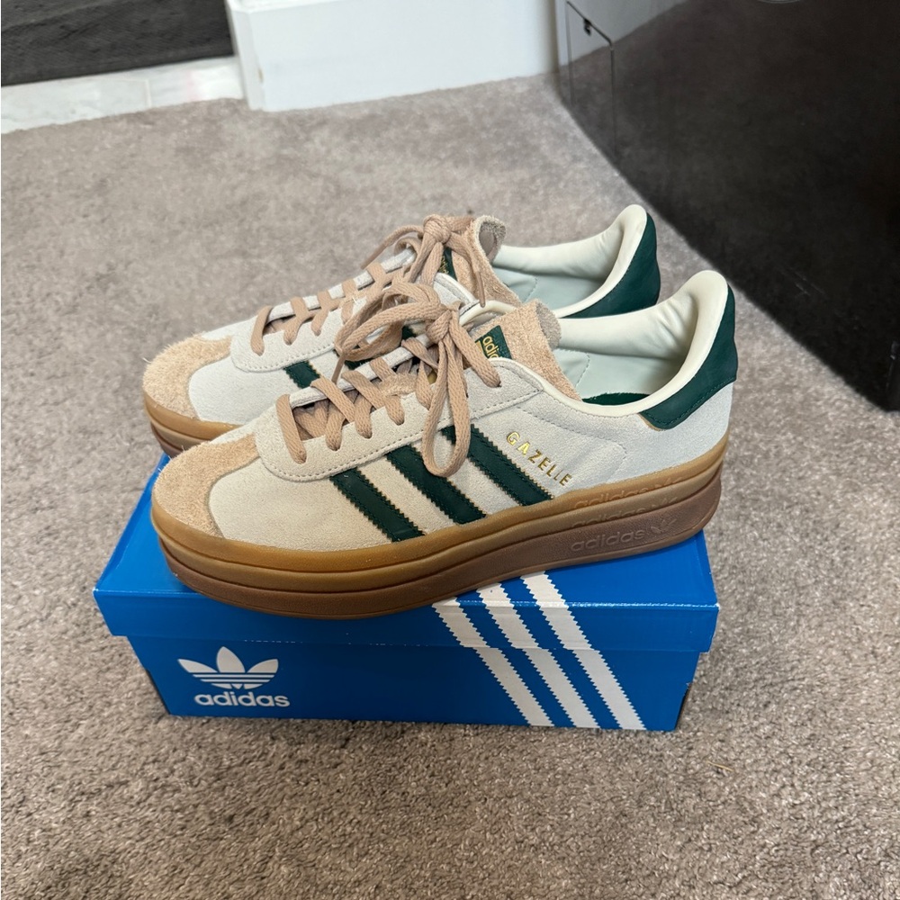 New condition w/box, Adidas Gazelle Bold Platform GumSole Cream Collegiate Green